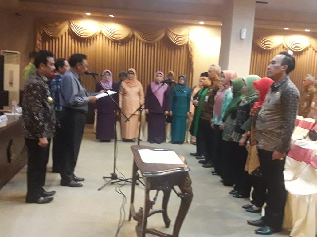 PELANTIKAN DAN PENGAMBILAN SUMPAH JABATAN PIMPINAN TINGGI PRATAMA, JABATAN ADMINISTRATOR DAN JABATAN PENGAWAS KABUPATEN GRESIK